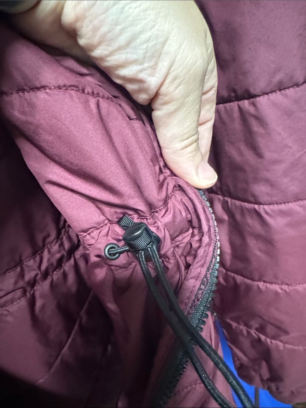 The North Face Women’s Hooded Puffer Jacket - cranberry - Picture 10 of 15
